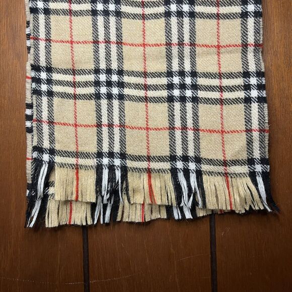 Vintage Burberrys of London Scarf , Made in Scotland 100% Wool - Picture 5 of 5